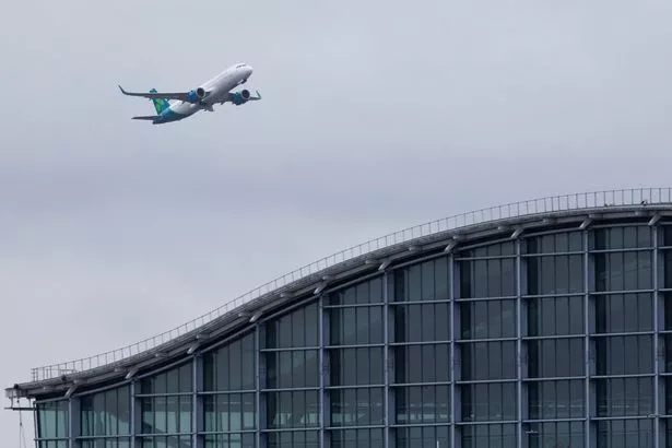 英国航空公司和维珍航空公司要求希思罗机场降低收费并提高标准