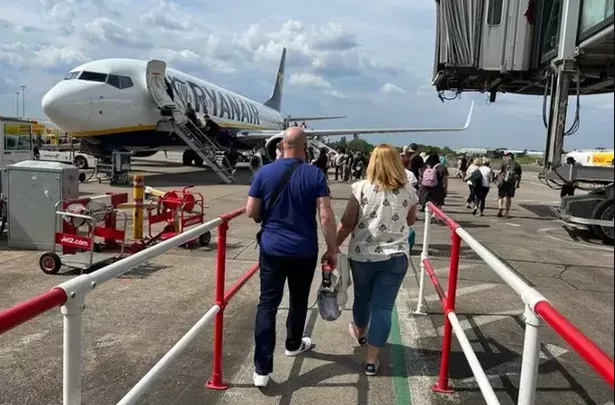 瑞安航空“如果被要求支付更多的税，将削减英国航班”——尽管最近享受了50%的减税